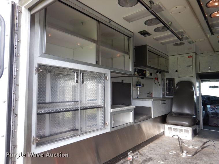 image for item KN9869 2004 Ford E450  ambulance