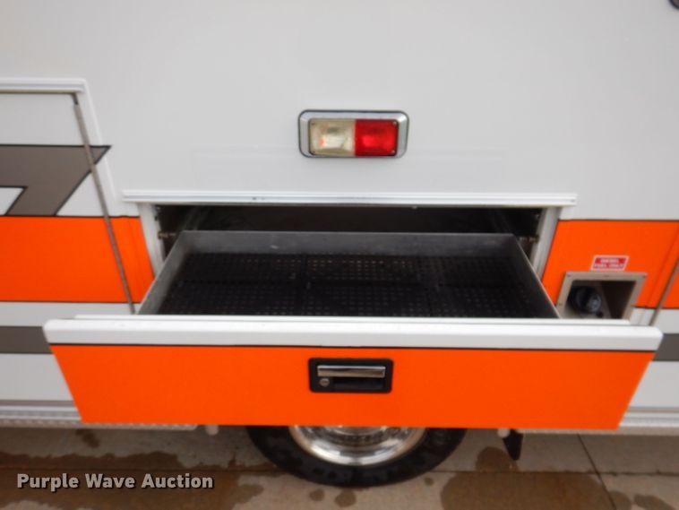 image for item KN9869 2004 Ford E450  ambulance