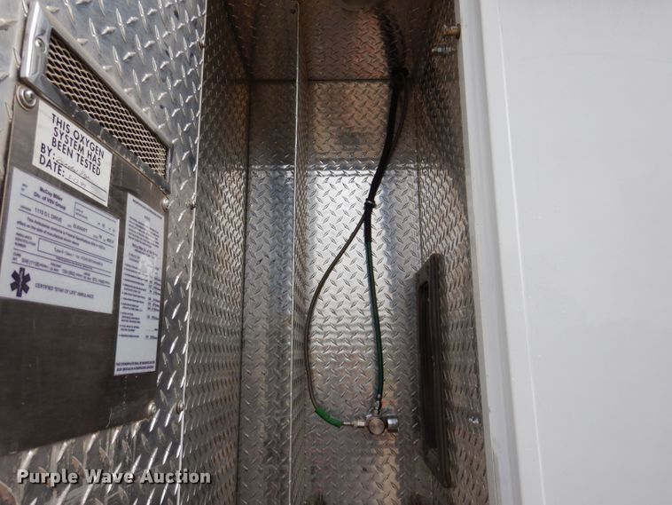 image for item KN9869 2004 Ford E450  ambulance