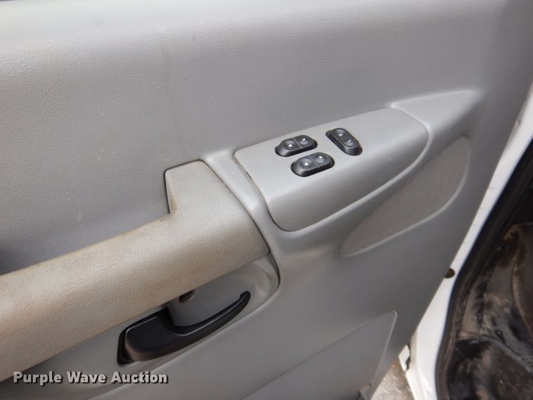 image for item KN9869 2004 Ford E450  ambulance