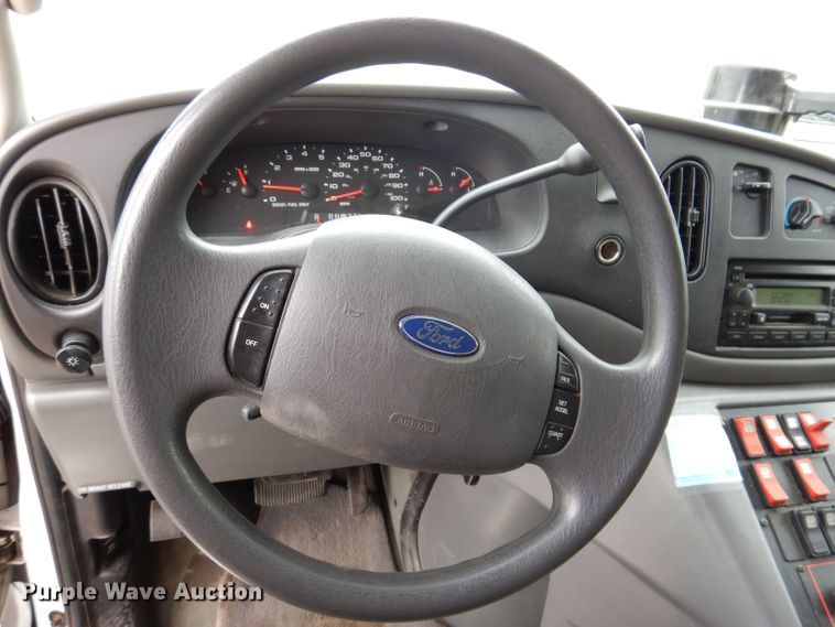 image for item KN9869 2004 Ford E450  ambulance