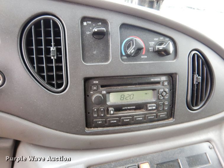 image for item KN9869 2004 Ford E450  ambulance