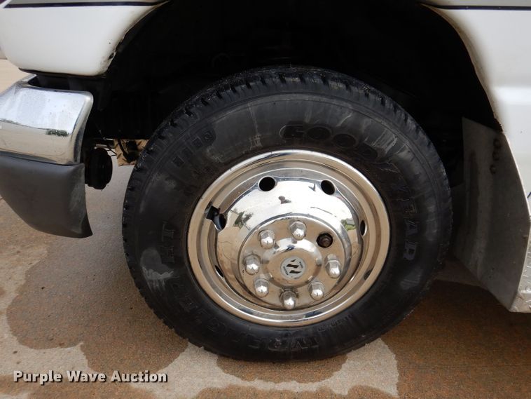 image for item KN9869 2004 Ford E450  ambulance