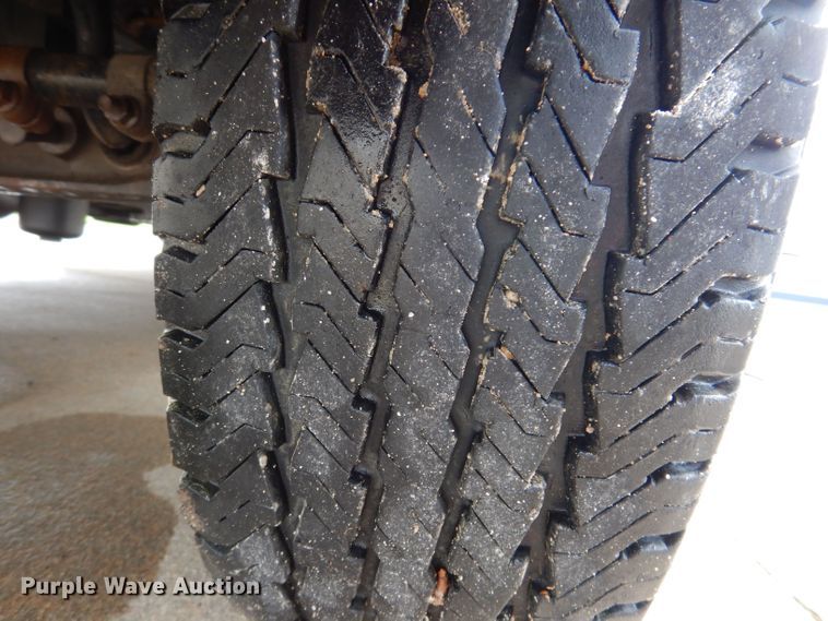 image for item KN9869 2004 Ford E450  ambulance