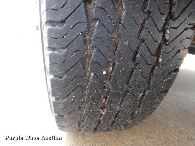 image for item KN9869 2004 Ford E450  ambulance