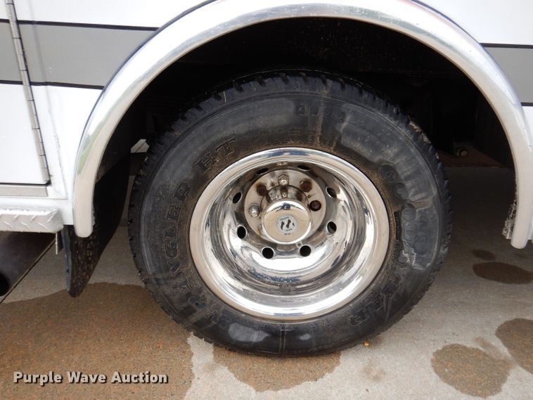 image for item KN9869 2004 Ford E450  ambulance