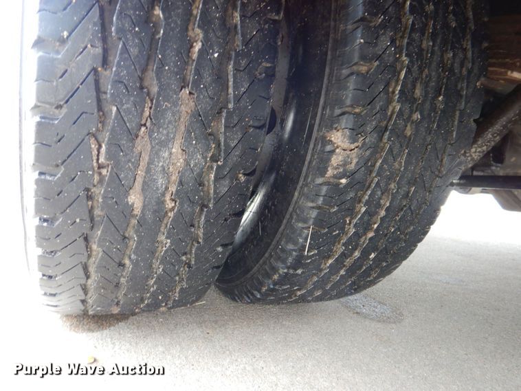 image for item KN9869 2004 Ford E450  ambulance