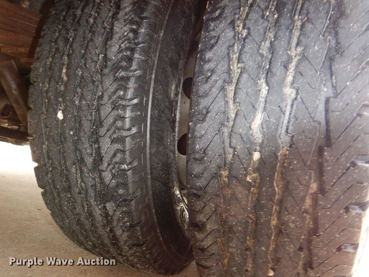 image for item KN9869 2004 Ford E450  ambulance