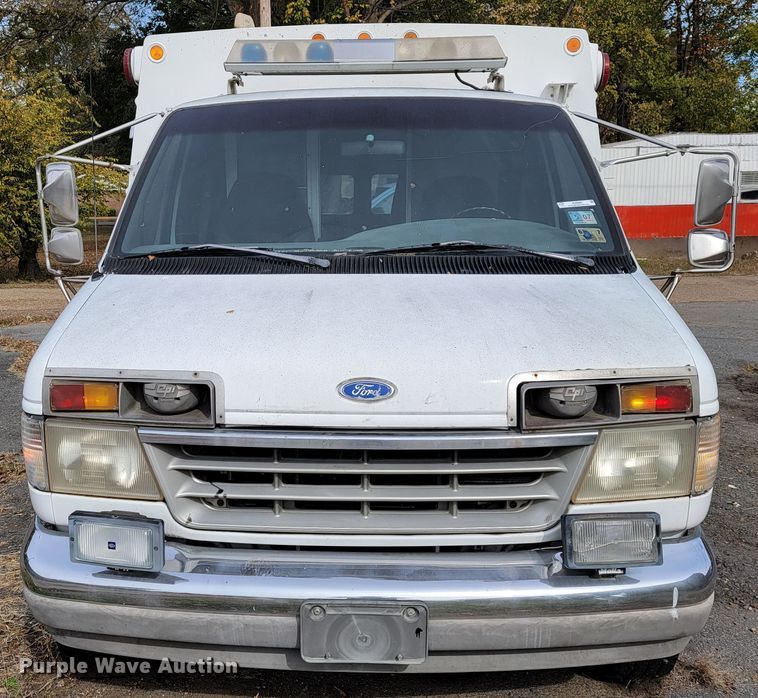 image for item KQ9084 1994 Ford Econoline E350  ambulance