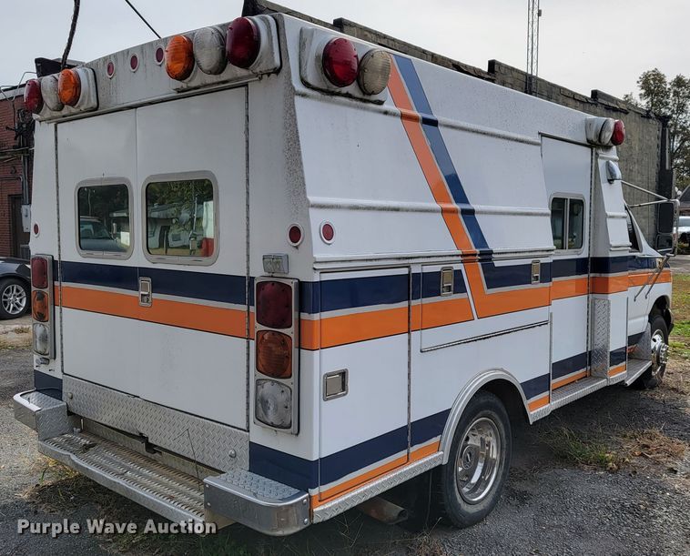 image for item KQ9084 1994 Ford Econoline E350  ambulance