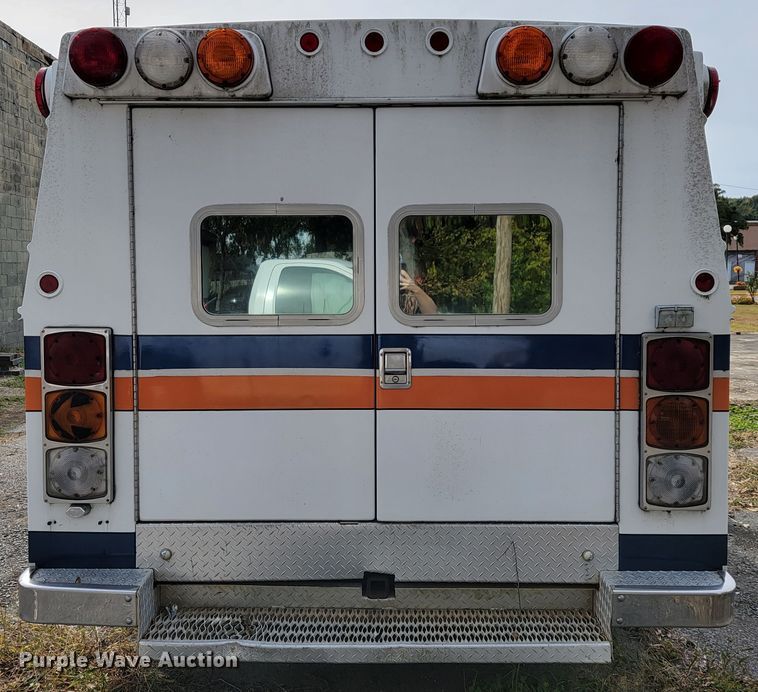 image for item KQ9084 1994 Ford Econoline E350  ambulance