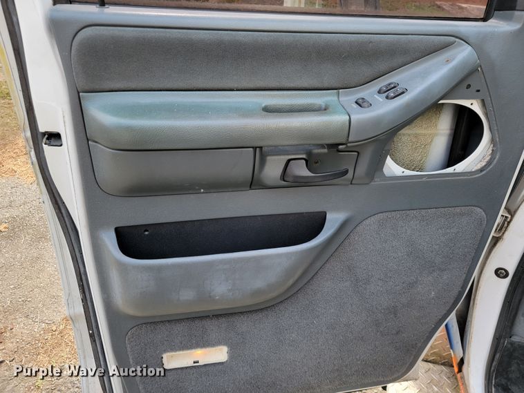 image for item KQ9084 1994 Ford Econoline E350  ambulance