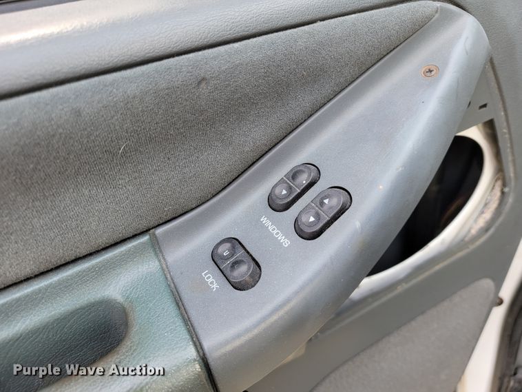 image for item KQ9084 1994 Ford Econoline E350  ambulance