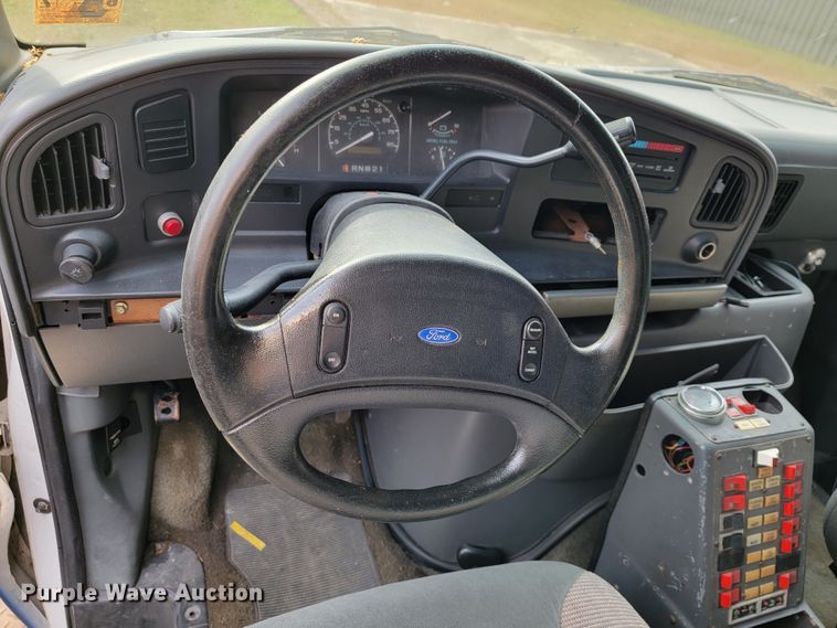 image for item KQ9084 1994 Ford Econoline E350  ambulance