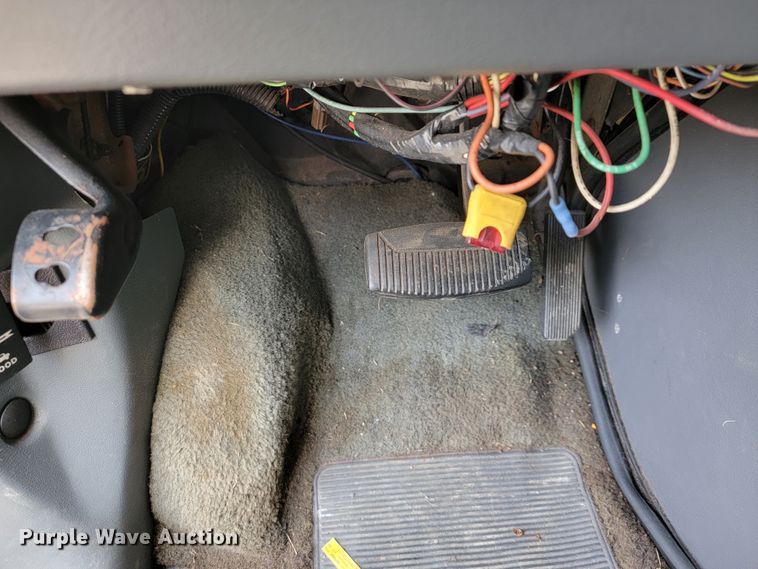 image for item KQ9084 1994 Ford Econoline E350  ambulance