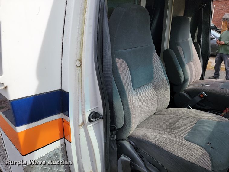 image for item KQ9084 1994 Ford Econoline E350  ambulance