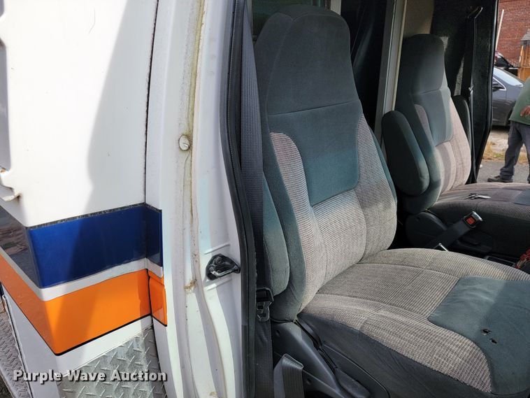 image for item KQ9084 1994 Ford Econoline E350  ambulance