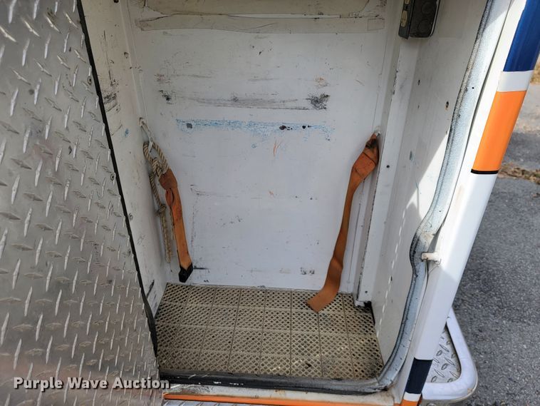 image for item KQ9084 1994 Ford Econoline E350  ambulance