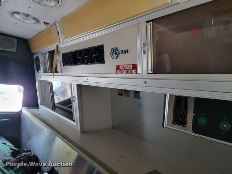 image for item KQ9084 1994 Ford Econoline E350  ambulance