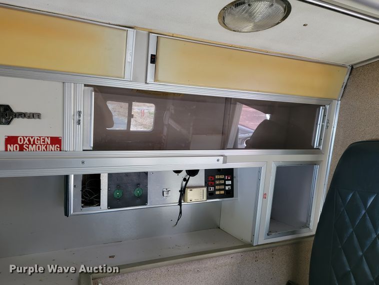 image for item KQ9084 1994 Ford Econoline E350  ambulance
