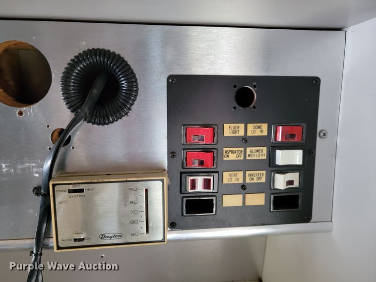 image for item KQ9084 1994 Ford Econoline E350  ambulance