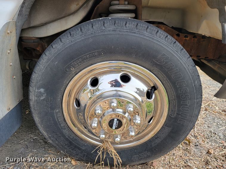 image for item KQ9084 1994 Ford Econoline E350  ambulance