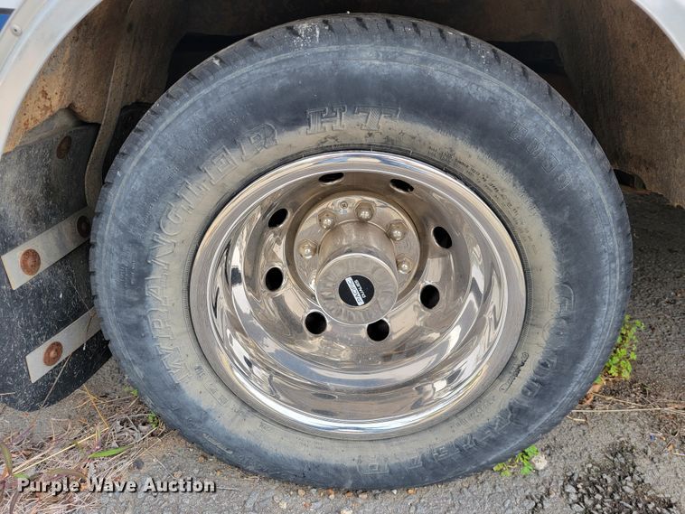 image for item KQ9084 1994 Ford Econoline E350  ambulance