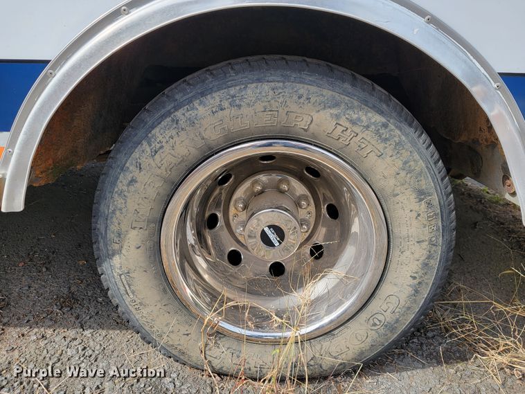 image for item KQ9084 1994 Ford Econoline E350  ambulance