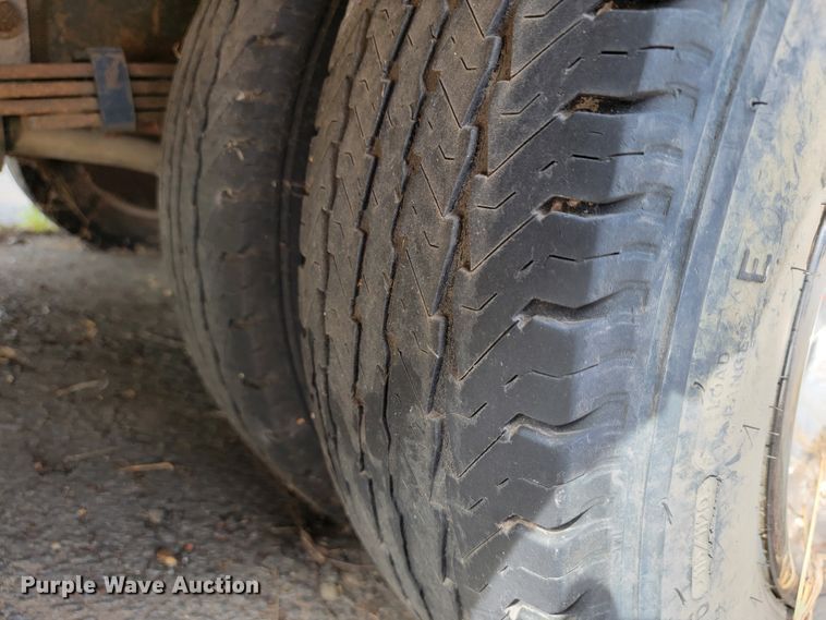 image for item KQ9084 1994 Ford Econoline E350  ambulance