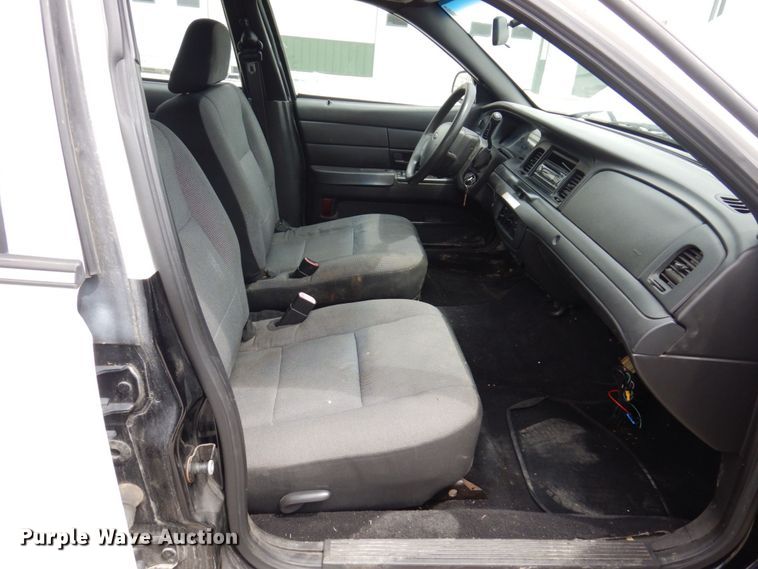 image for item KR9330 2009 Ford Crown Victoria Police Interceptor