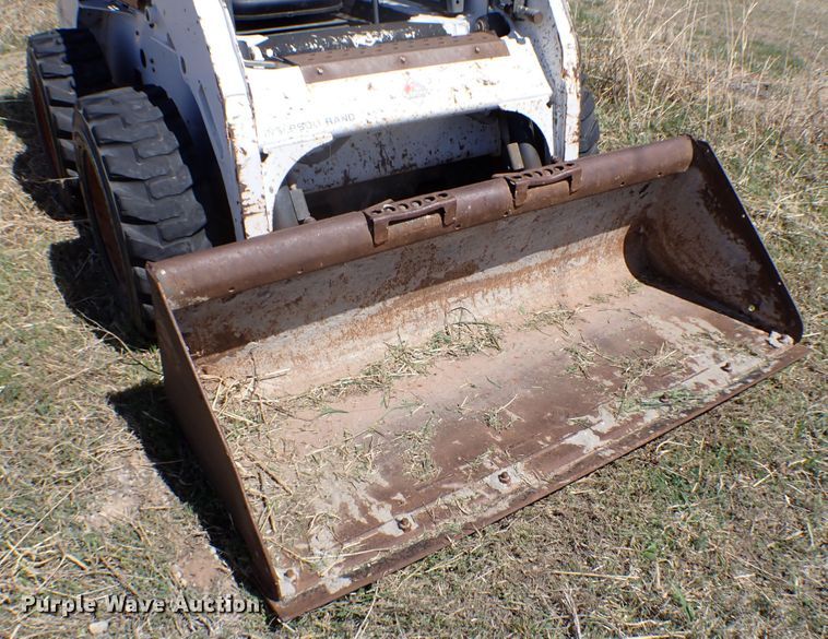 image for item KR9701 2000 Bobcat 773G  skid steer loader