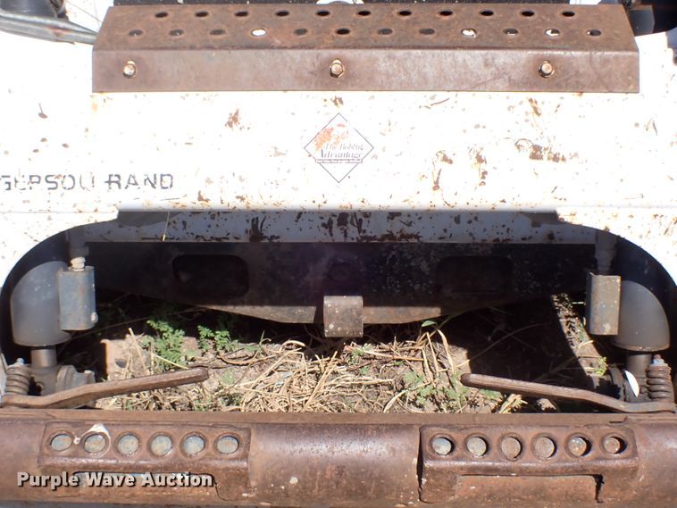 image for item KR9701 2000 Bobcat 773G  skid steer loader