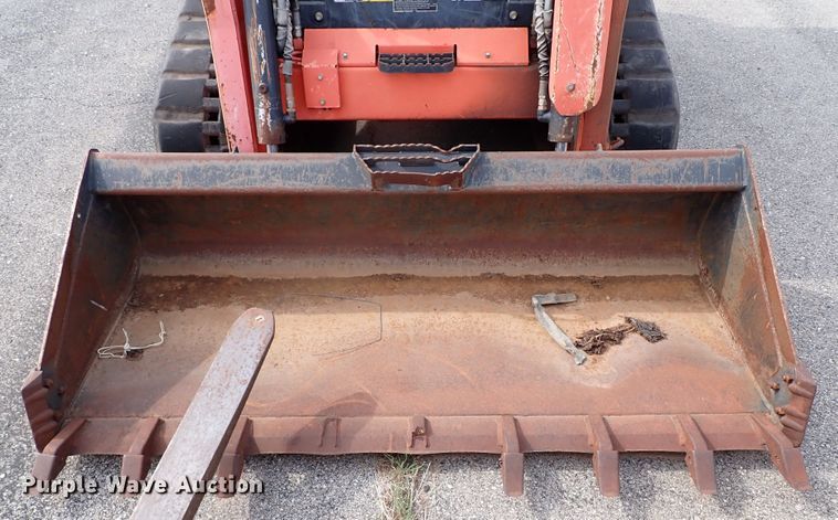 image for item KR9704 2013 Kubota SVL90-2  skid steer loader