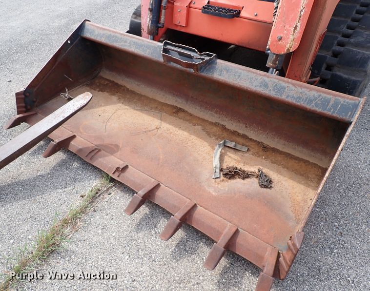 image for item KR9704 2013 Kubota SVL90-2  skid steer loader