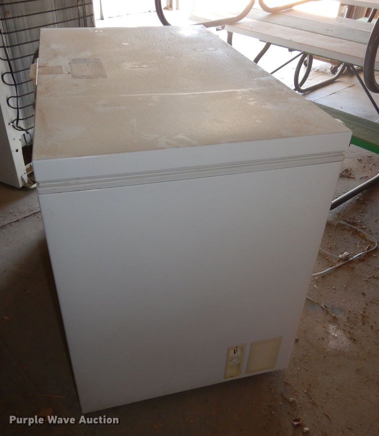 image for item LT9818 Whirlpool EH150FXJW00  freezer