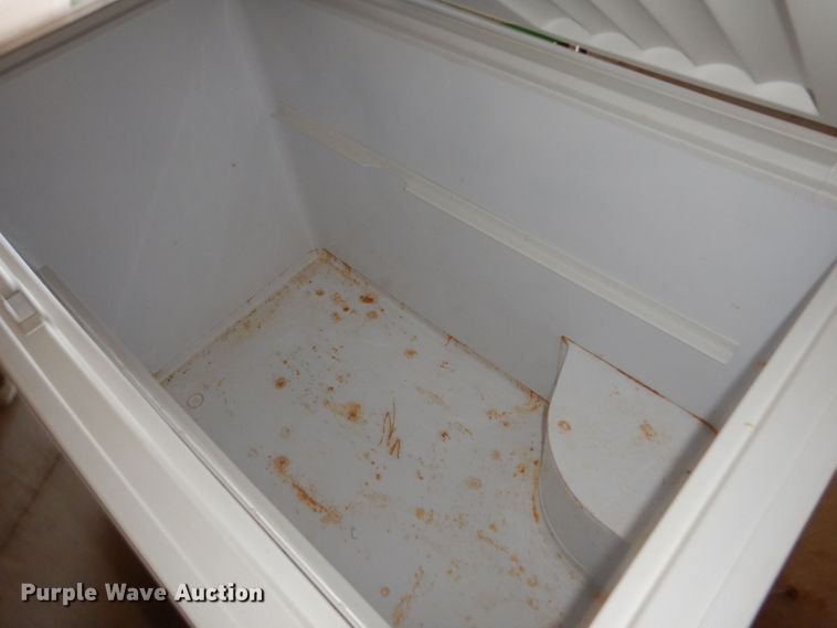 image for item LT9818 Whirlpool EH150FXJW00  freezer