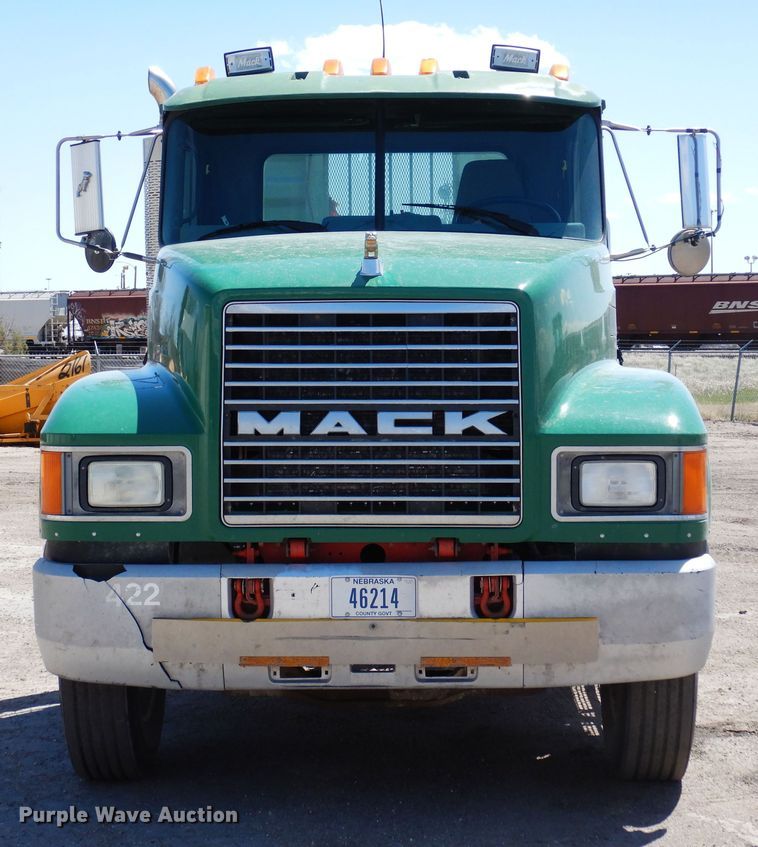 image for item LT9823 1995 Mack CH613  semi truck