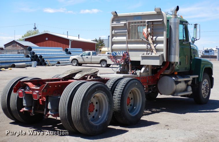 image for item LT9823 1995 Mack CH613  semi truck