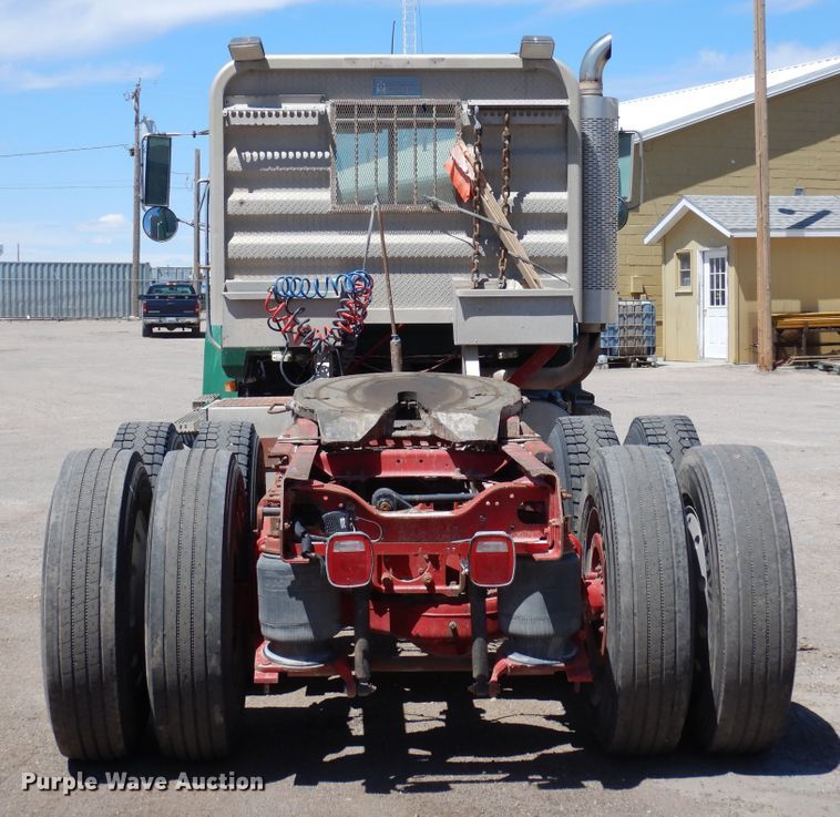 image for item LT9823 1995 Mack CH613  semi truck