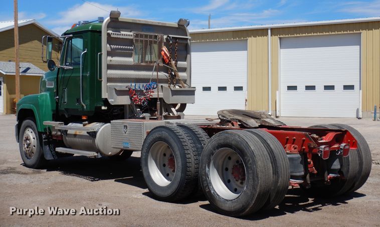 image for item LT9823 1995 Mack CH613  semi truck