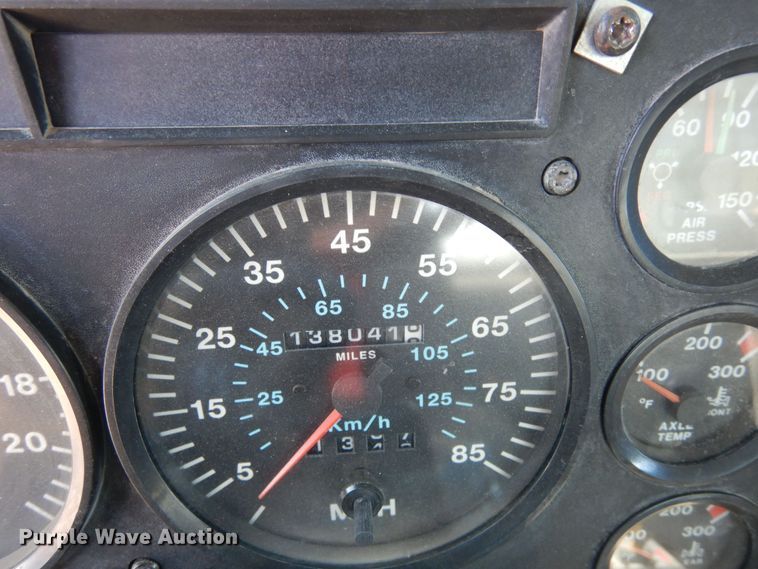 image for item LT9823 1995 Mack CH613  semi truck