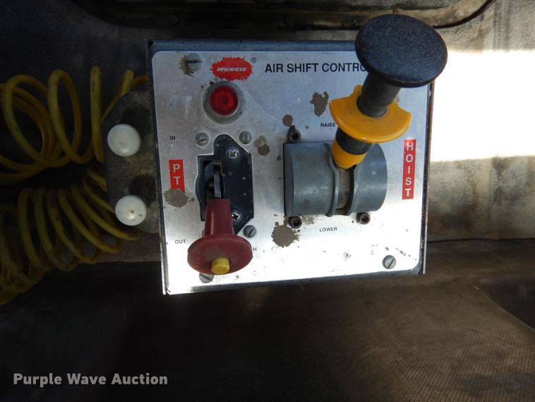 image for item LT9823 1995 Mack CH613  semi truck