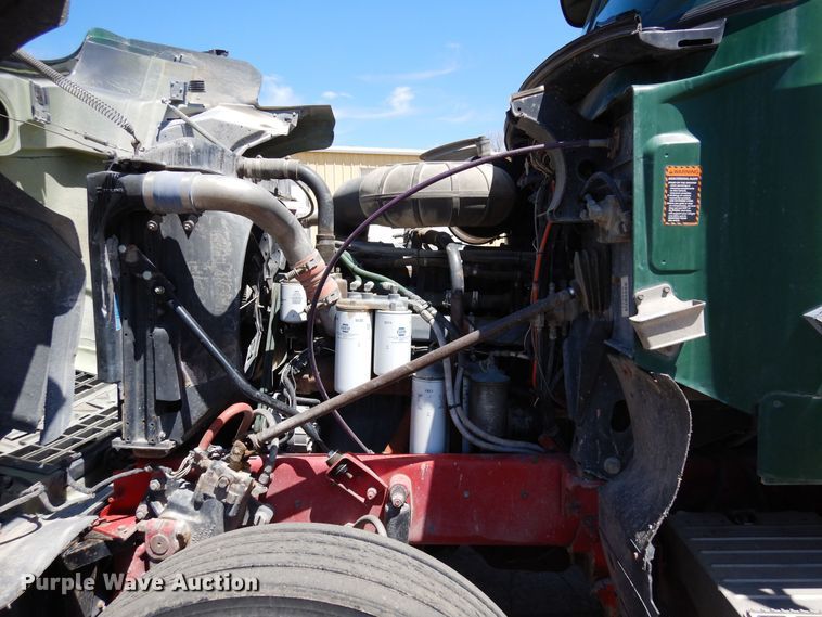 image for item LT9823 1995 Mack CH613  semi truck