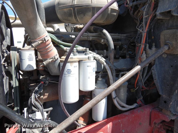 image for item LT9823 1995 Mack CH613  semi truck