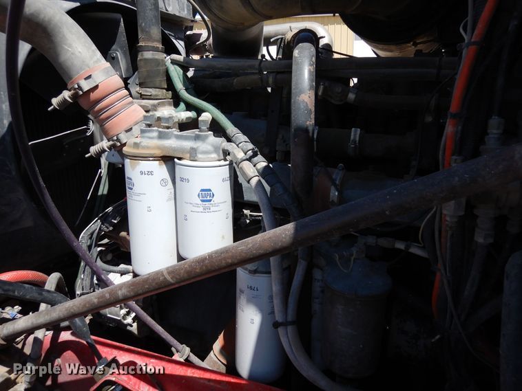 image for item LT9823 1995 Mack CH613  semi truck