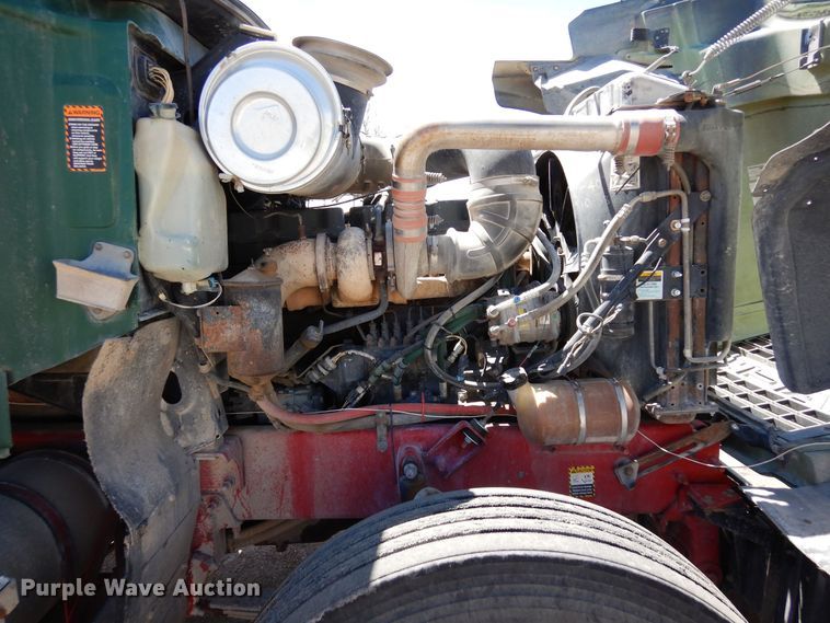 image for item LT9823 1995 Mack CH613  semi truck