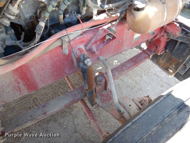 image for item LT9823 1995 Mack CH613  semi truck