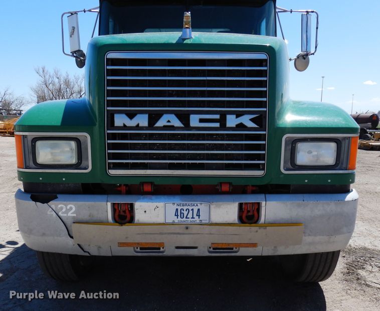 image for item LT9823 1995 Mack CH613  semi truck