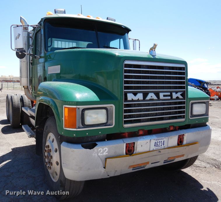 image for item LT9823 1995 Mack CH613  semi truck