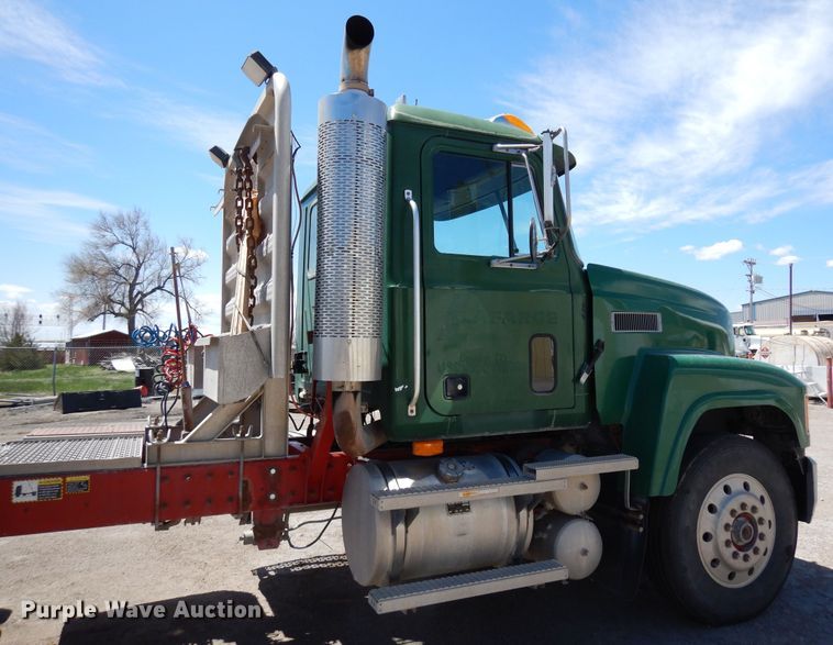 image for item LT9823 1995 Mack CH613  semi truck